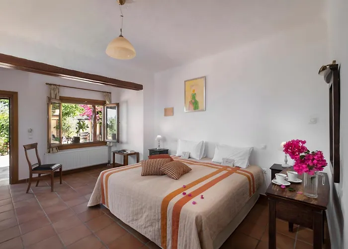 Alkifron Aparthotel 2*