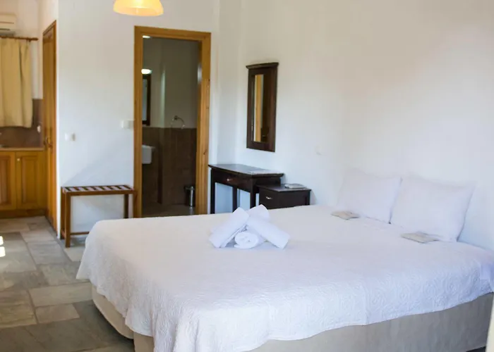 Apart-hotel Alkifron Kala Nera